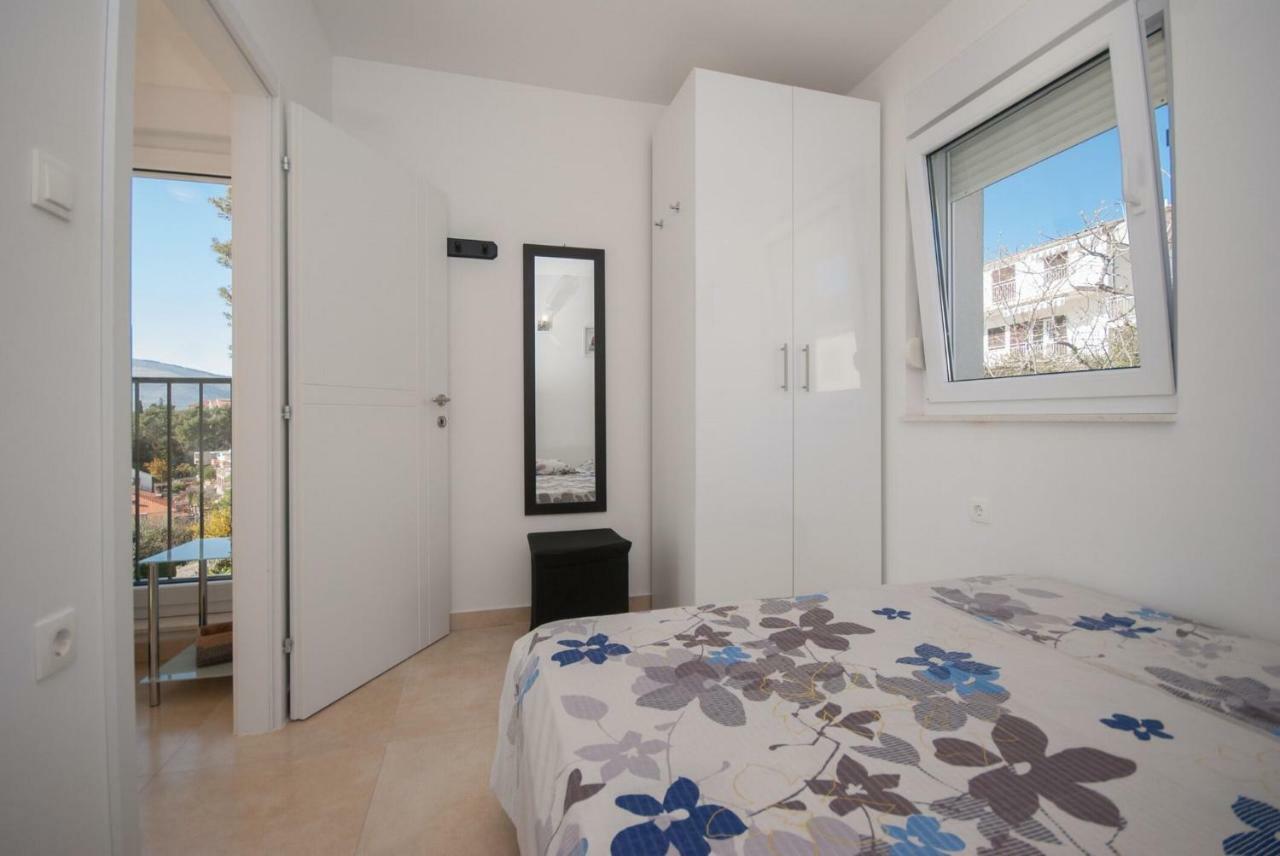 Apartment Adriatic - Saldun Трогир Экстерьер фото